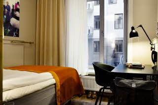 Copyright: Pia Ulin, Katarina Bangatra 61, 116 42 Stockholm, Sweden, +46 705 54 30 32, www.piaulin.com via agenturen agentbauer.com Scandic-Grand-Central-Interior-single-economy-room.jpg